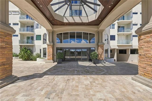 10 Seagate DR 6N, Naples, FL 34103