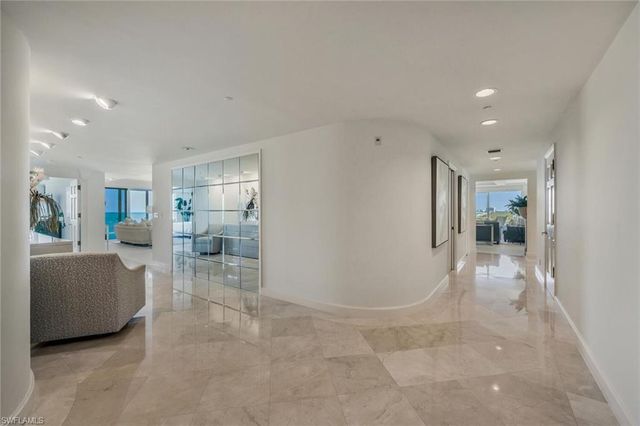 10 Seagate DR 6N, Naples, FL 34103