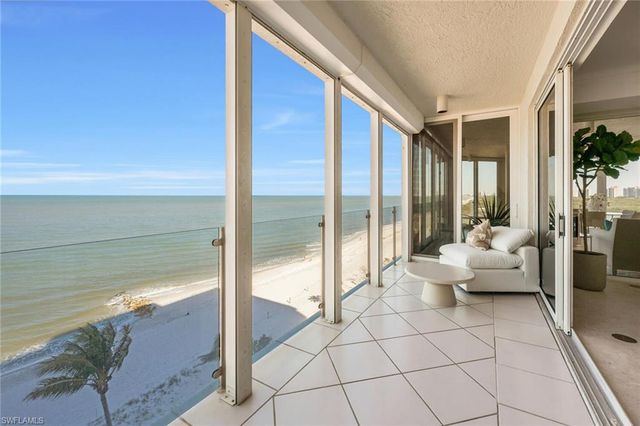 10 Seagate DR 6N, Naples, FL 34103