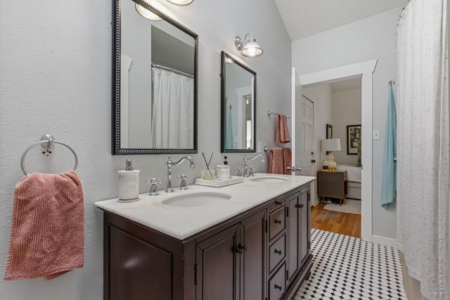 306 W 44th ST A, Austin, TX 78751