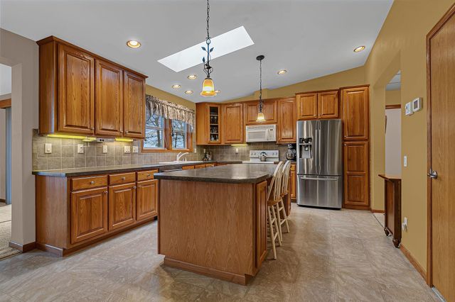 1575 White Cloud Drive S, Isle, MN 56342