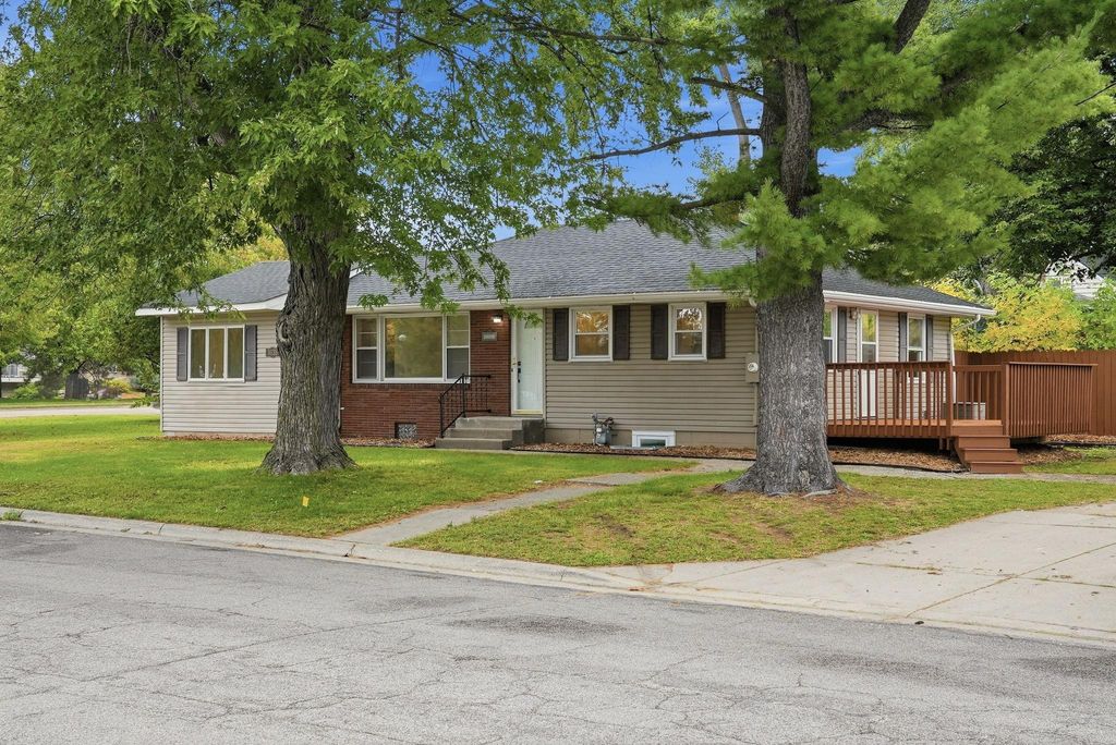 1038 Larpenteur Avenue W, Saint Paul, MN 55113 — exterior