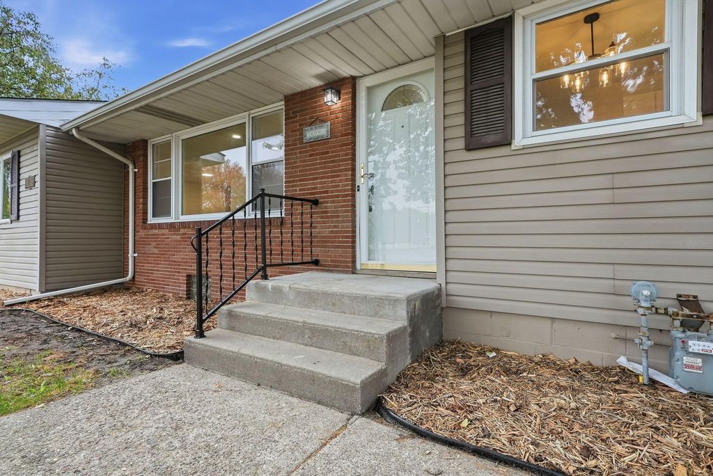 1038 Larpenteur Avenue W, Saint Paul, MN 55113 — photo 2