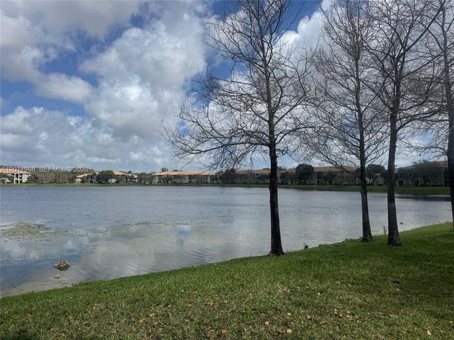 5065 Wiles Road 103, Coconut Creek, FL 33073