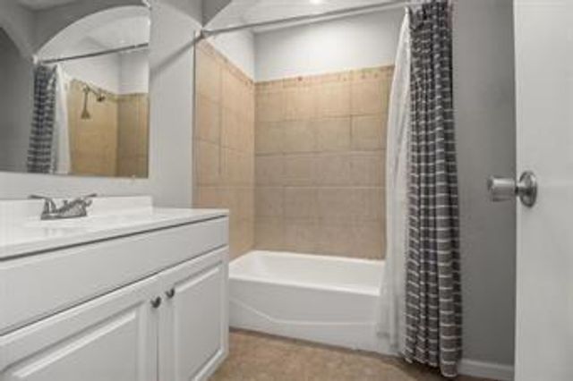 1005 SW 23rd Street, Blue Springs, MO 64015