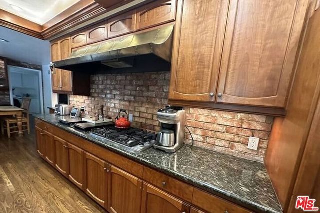 1456 Roscomare Road, Los Angeles, CA 90077