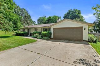 743 Chesham COURT, Hartland, WI 53029