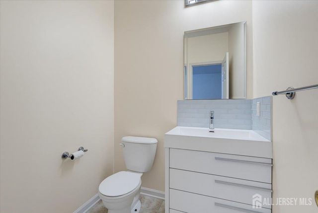 5 La Jolla Court, Old Bridge, NJ 08857