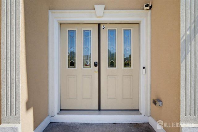 5 La Jolla Court, Old Bridge, NJ 08857