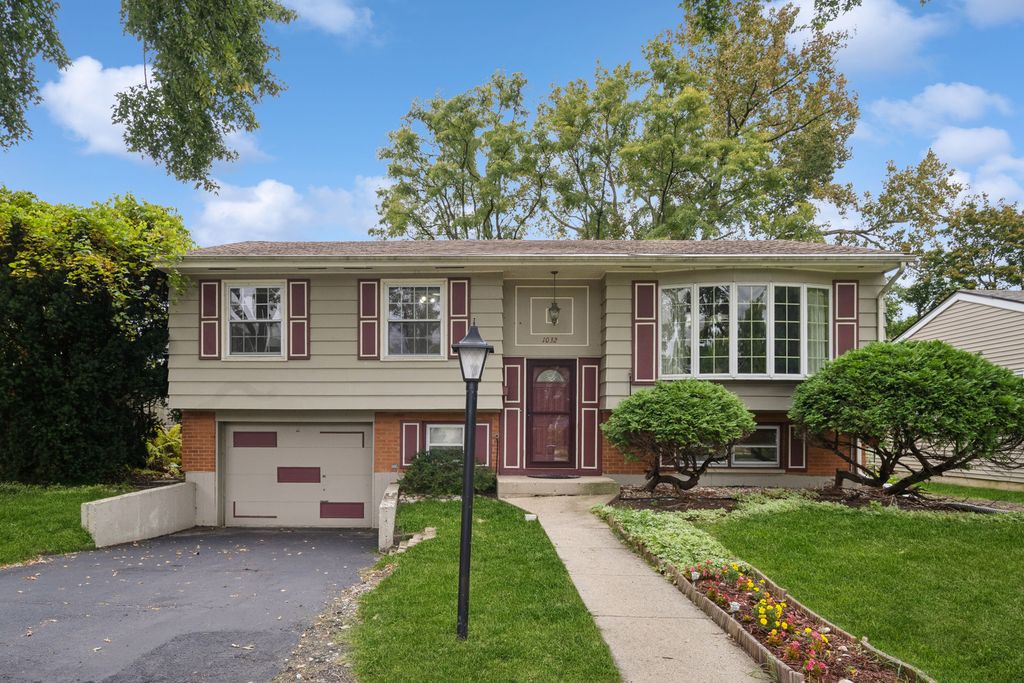 1032 Valley Stream Drive, Wheeling, IL 60090 — photo 2