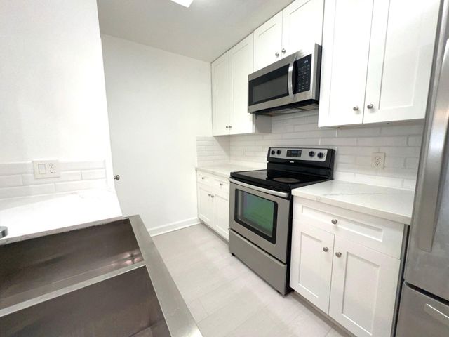 8100 Cambridge Street 75, Houston, TX 77054