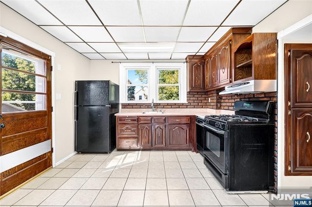 50 Oakwood Avenue, Bloomfield, NJ 07003