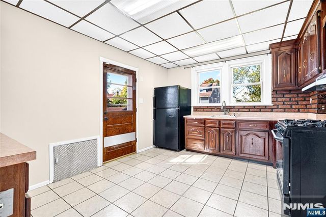 50 Oakwood Avenue, Bloomfield, NJ 07003