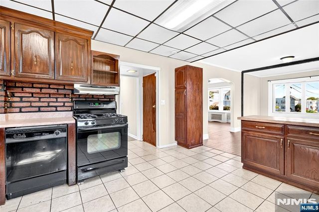 50 Oakwood Avenue, Bloomfield, NJ 07003