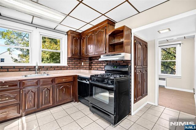 50 Oakwood Avenue, Bloomfield, NJ 07003