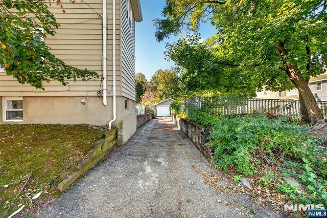 50 Oakwood Avenue, Bloomfield, NJ 07003