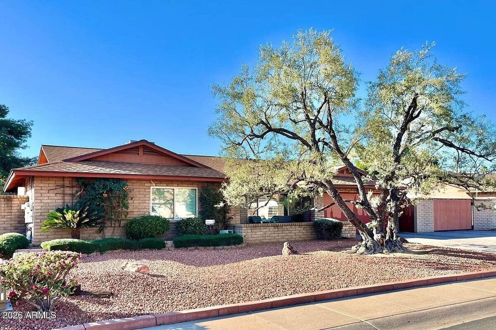 1813 W MANDALAY Lane, Phoenix, AZ 85023