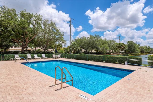216 VISTA DEL LAGO WAY, Venice, FL 34292