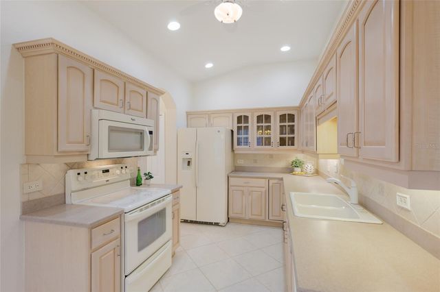 216 VISTA DEL LAGO WAY, Venice, FL 34292