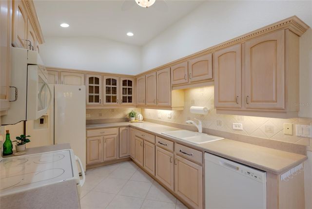 216 VISTA DEL LAGO WAY, Venice, FL 34292