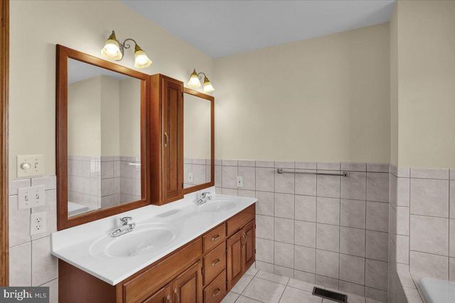 511 SUMMER HILL RD, Schuylkill Haven, PA 17972
