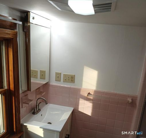 16 CHURCH Street 2, East Haven, CT 06512