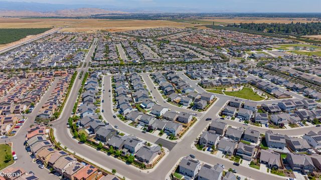 324 Huntington Avenue S, Madera, CA 93636