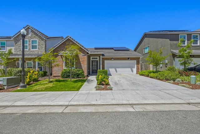 324 Huntington Avenue S, Madera, CA 93636