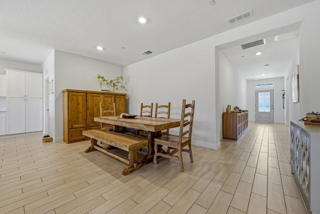 324 Huntington Avenue S, Madera, CA 93636