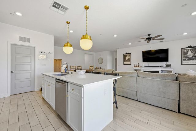324 Huntington Avenue S, Madera, CA 93636