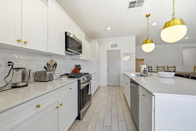 324 Huntington Avenue S, Madera, CA 93636