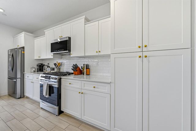 324 Huntington Avenue S, Madera, CA 93636