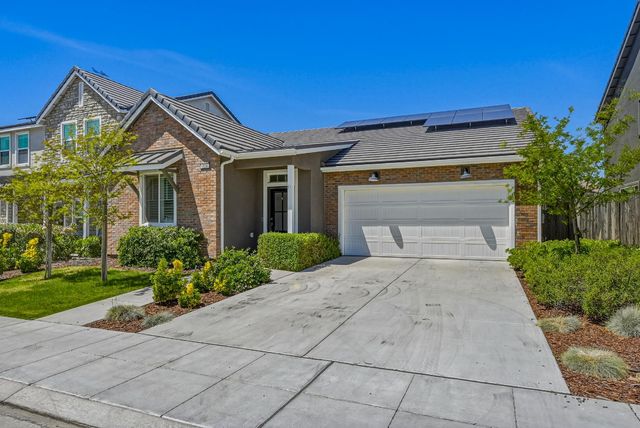 324 Huntington Avenue S, Madera, CA 93636