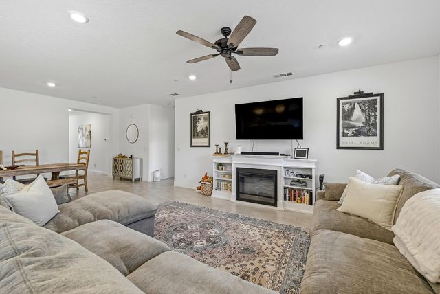 324 Huntington Avenue S, Madera, CA 93636