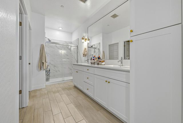 324 Huntington Avenue S, Madera, CA 93636