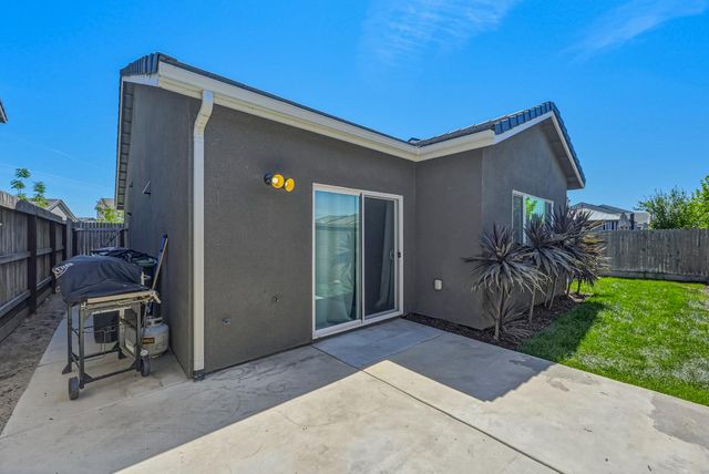 324 Huntington Avenue S, Madera, CA 93636