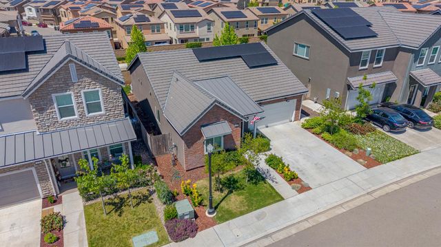 324 Huntington Avenue S, Madera, CA 93636