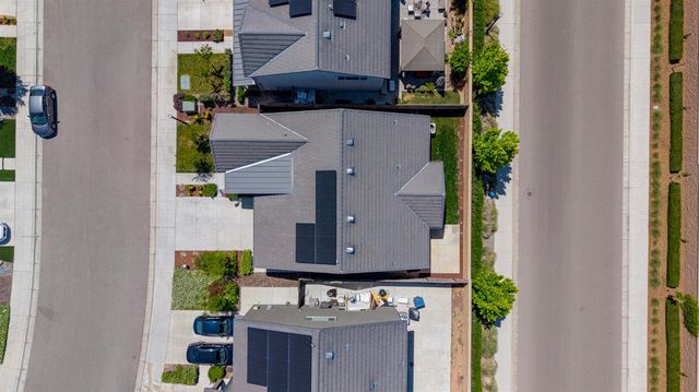 324 Huntington Avenue S, Madera, CA 93636