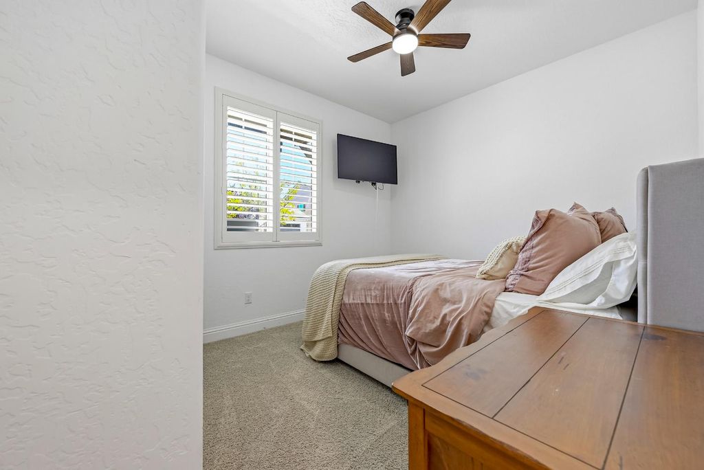 Image 15 of property listing at 324 Huntington Avenue S, Madera, CA 93636