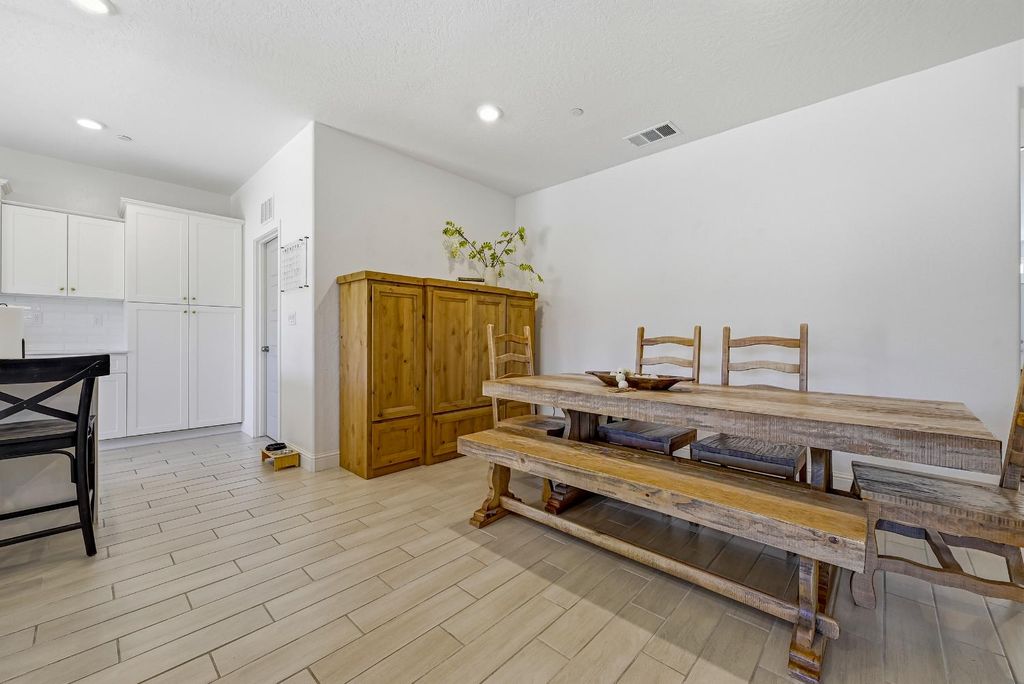 Image 22 of property listing at 324 Huntington Avenue S, Madera, CA 93636