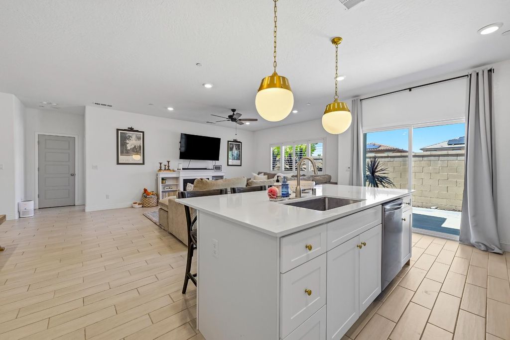 Image 28 of property listing at 324 Huntington Avenue S, Madera, CA 93636
