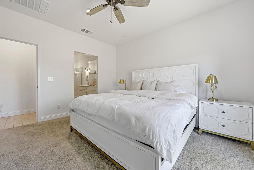 Image 37 of property listing at 324 Huntington Avenue S, Madera, CA 93636