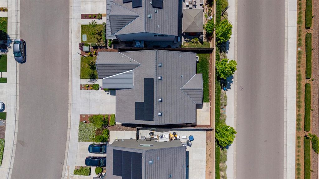 Image 8 of property listing at 324 Huntington Avenue S, Madera, CA 93636