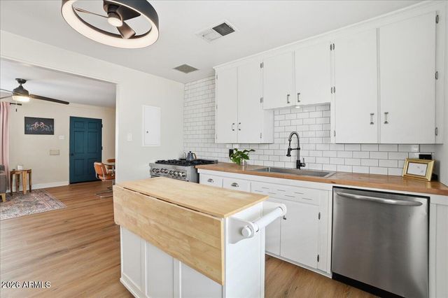 2134 W Mitchell Drive, Phoenix, AZ 85015