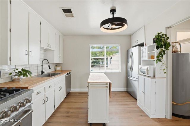 2134 W Mitchell Drive, Phoenix, AZ 85015