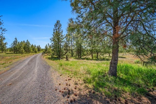 20122 W Johnson Ln, Nine Mile Falls, WA 99026