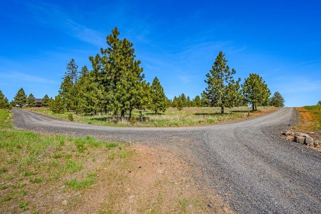 20122 W Johnson Ln, Nine Mile Falls, WA 99026