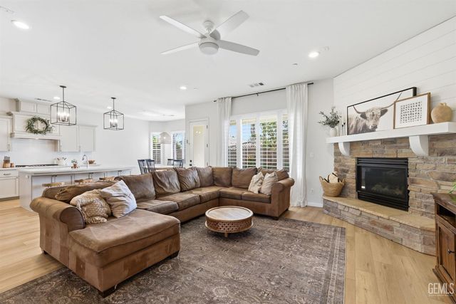 6113 Dartmoor Wood Avenue, Bakersfield, CA 93314