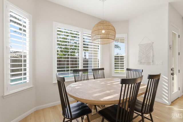 6113 Dartmoor Wood Avenue, Bakersfield, CA 93314