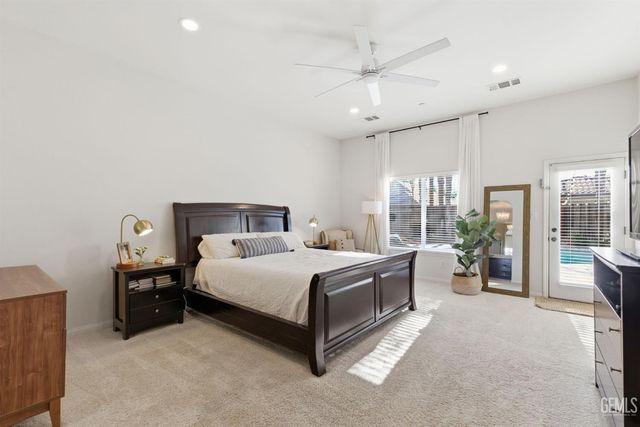 6113 Dartmoor Wood Avenue, Bakersfield, CA 93314